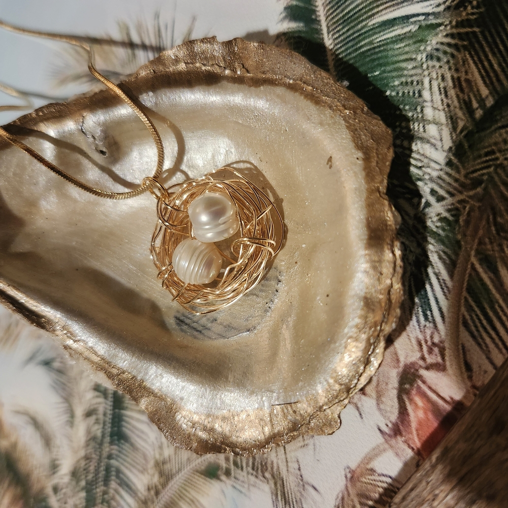 Elegant Gold Pearl Necklace
